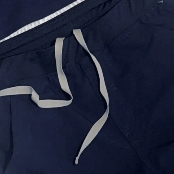 New FIGS men’s Axim Scrubs Pants Drawstring 7 pockets cargo Large Navy Blue - Picture 12 of 14